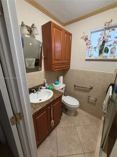 Bath - 6090 W 5th Ln, Hialeah, FL 33012 photo 3 of 3