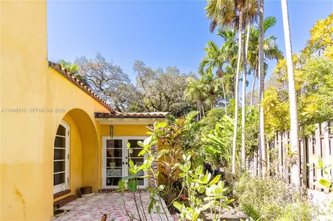 3835 Utopia Ct, Miami, FL 33133 photo 27