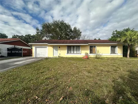5965 NW 200th St, Hialeah, FL 33015
