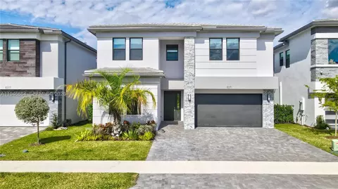 8371 Essex Country Club Dr, Boca Raton, FL 33434
