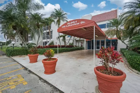140 Lakeview Dr #203, Weston, FL 33326