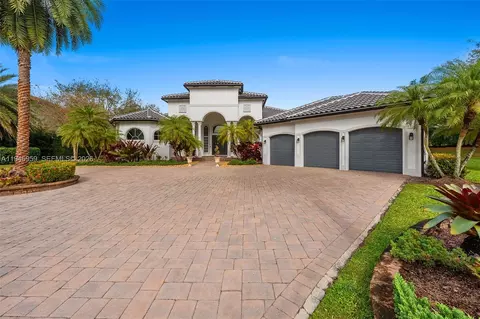 12401 N Stonebrook Cir, Davie, FL 33330