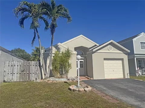 10019 SW 222nd St, Cutler Bay, FL 33190