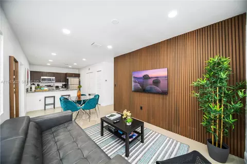 1250 NE 110th St, Miami, FL 33161