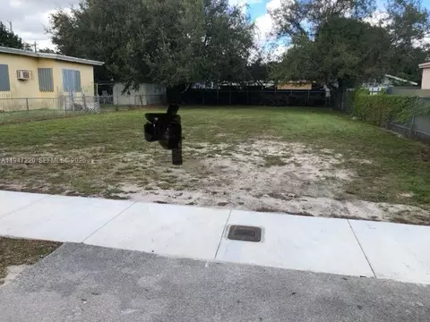 1735 NW 57th St, Miami, FL 33142