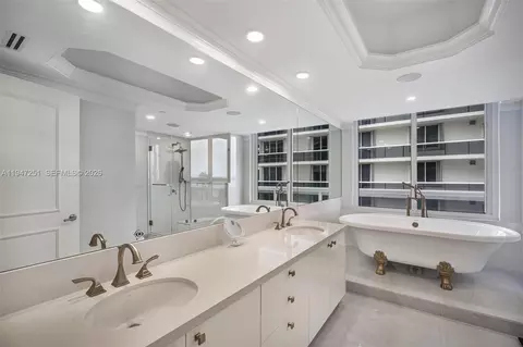 Bath - 9559 Collins Ave #S4-E, Surfside, FL 33154 photo 1 of 4