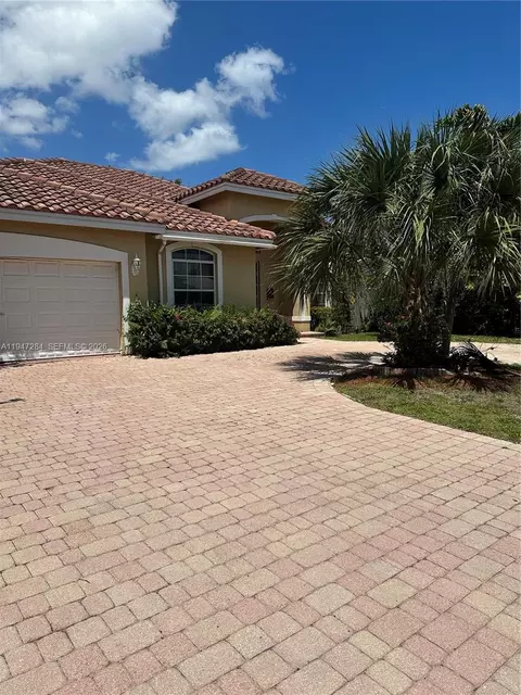 2501 NE 22nd St, Pompano Beach, FL 33062