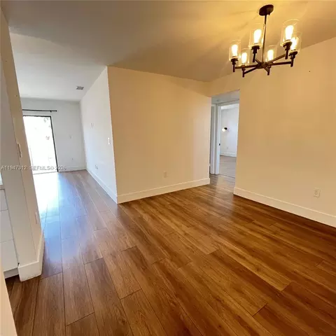 8425 NW 8th St #406, Miami, FL 33126