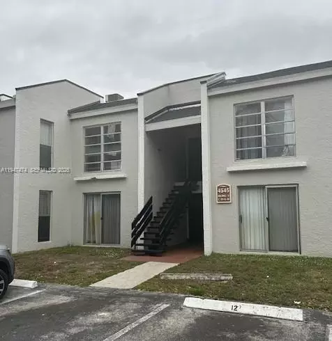 4545 Treehouse Ln #H, Tamarac, FL 33319