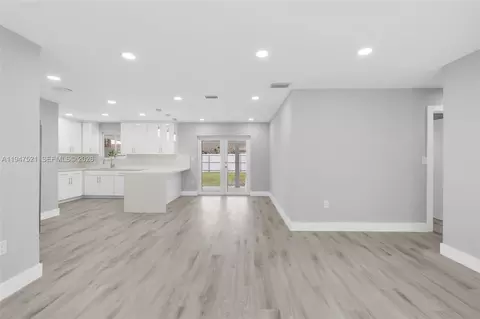 1011 NE 196th St, Miami, FL 33179