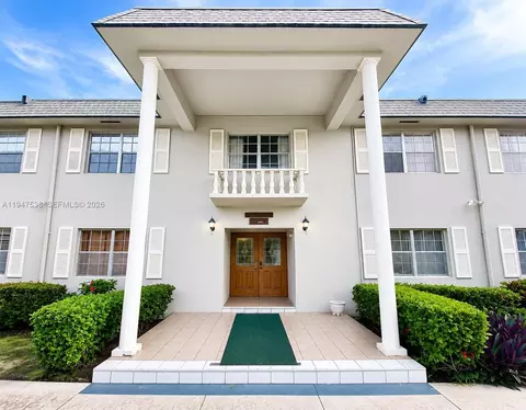 1520 Mckinley St #216E, Hollywood, FL 33020
