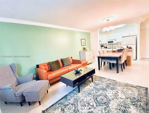 1520 Mckinley St #216E, Hollywood, FL 33020