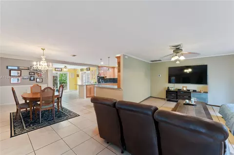 10100 SW 50th Ct, Cooper City, FL 33328