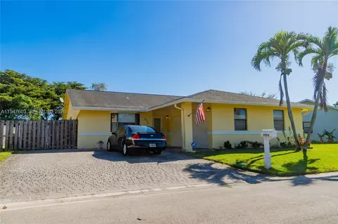 7674 NW 88th Ln, Tamarac, FL 33321