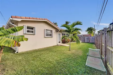 Exterior - 230 SE 4th St, Dania Beach, FL 33004 photo 12 of 15
