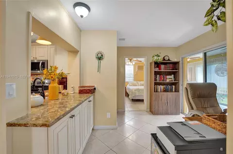 Entry Way - 230 SE 4th St, Dania Beach, FL 33004 photo 5 of 7