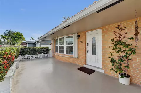 Exterior - 230 SE 4th St, Dania Beach, FL 33004 photo 2 of 15