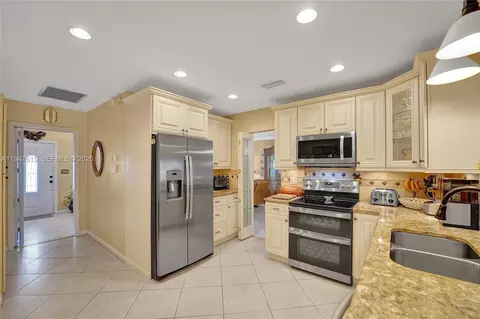 Kitchen - 230 SE 4th St, Dania Beach, FL 33004 photo 3 of 13