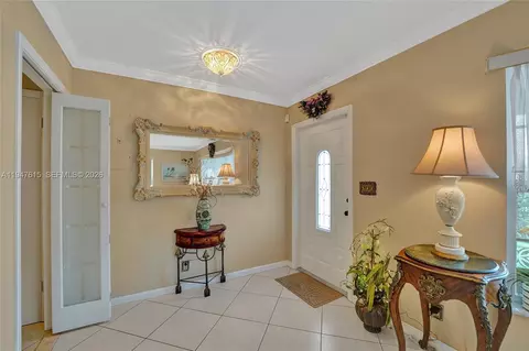 Entry Way - 230 SE 4th St, Dania Beach, FL 33004 photo 2 of 7
