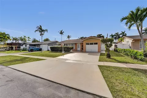 Exterior - 230 SE 4th St, Dania Beach, FL 33004 photo 4 of 15
