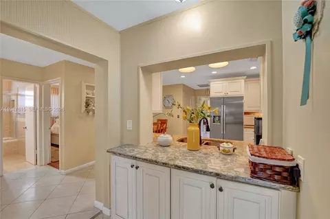 Entry Way - 230 SE 4th St, Dania Beach, FL 33004 photo 4 of 7