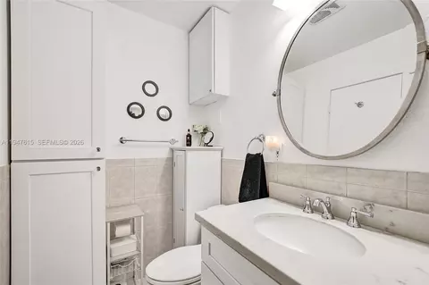 Bath - 230 SE 4th St, Dania Beach, FL 33004 photo 10 of 11
