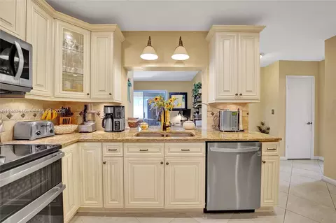 Kitchen - 230 SE 4th St, Dania Beach, FL 33004 photo 6 of 13