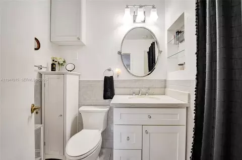Bath - 230 SE 4th St, Dania Beach, FL 33004 photo 8 of 11