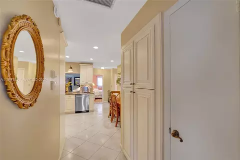 Entry Way - 230 SE 4th St, Dania Beach, FL 33004 photo 3 of 7