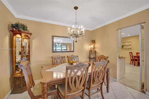 Dining - 230 SE 4th St, Dania Beach, FL 33004 photo 4 of 7