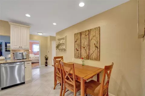 Dining - 230 SE 4th St, Dania Beach, FL 33004 photo 6 of 7