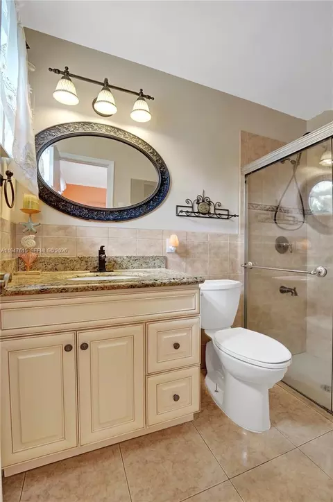 Bath - 230 SE 4th St, Dania Beach, FL 33004 photo 3 of 11