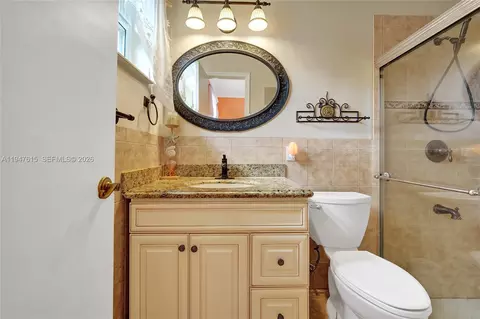Bath - 230 SE 4th St, Dania Beach, FL 33004 photo 2 of 11