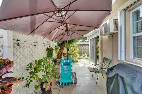 Exterior - 230 SE 4th St, Dania Beach, FL 33004 photo 6 of 15