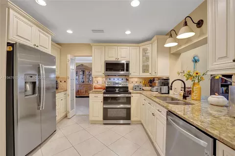230 SE 4th St, Dania Beach, FL 33004