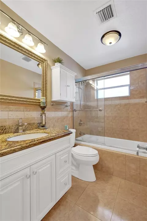 Bath - 230 SE 4th St, Dania Beach, FL 33004 photo 6 of 11