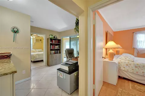 Entry Way - 230 SE 4th St, Dania Beach, FL 33004 photo 6 of 7