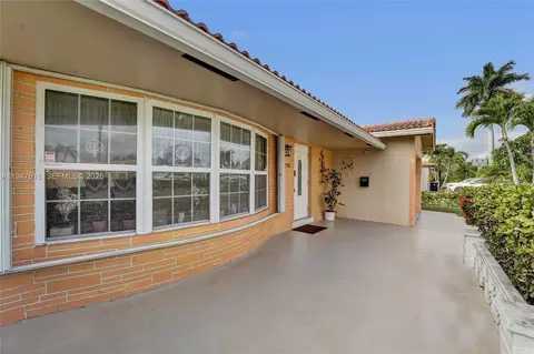 Exterior - 230 SE 4th St, Dania Beach, FL 33004 photo 3 of 15