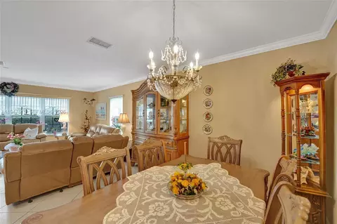 Dining - 230 SE 4th St, Dania Beach, FL 33004 photo 5 of 7
