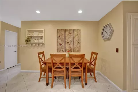 Dining - 230 SE 4th St, Dania Beach, FL 33004 photo 7 of 7