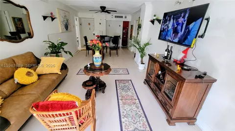 3101 N Country Club Dr #101, Aventura, FL 33180