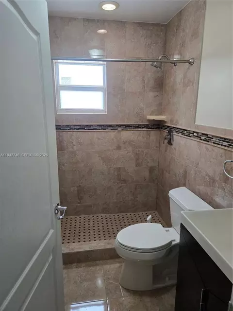 Bath - 2749 W 73rd Pl, Hialeah, FL 33016 photo 2 of 3