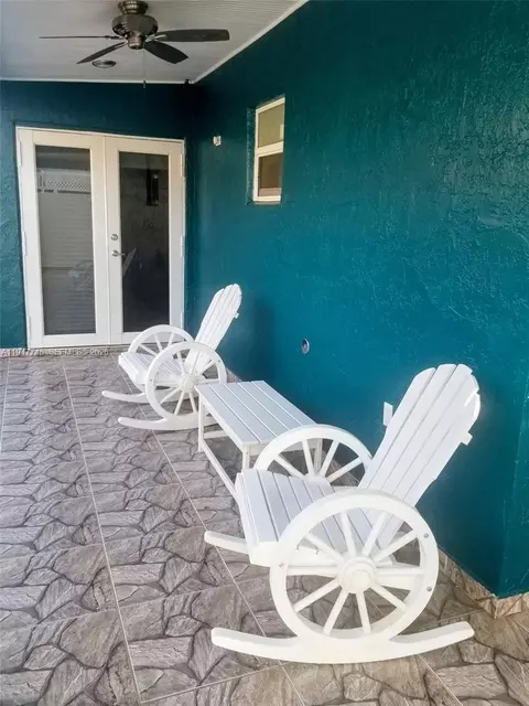 Exterior - 2749 W 73rd Pl, Hialeah, FL 33016 photo 3 of 3
