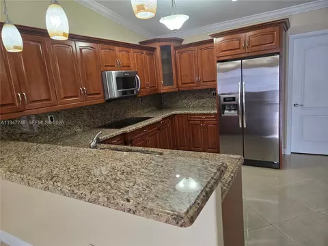 Kitchen - 2749 W 73rd Pl, Hialeah, FL 33016 photo 3 of 4