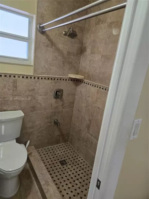 Bath - 2749 W 73rd Pl, Hialeah, FL 33016 photo 1 of 3