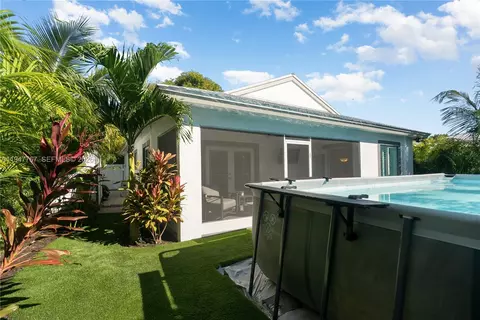 Exterior - 37 Bonefish Ave, Key Largo, FL 33037 photo 8 of 9