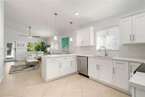 Kitchen - 37 Bonefish Ave, Key Largo, FL 33037 photo 1 of 2