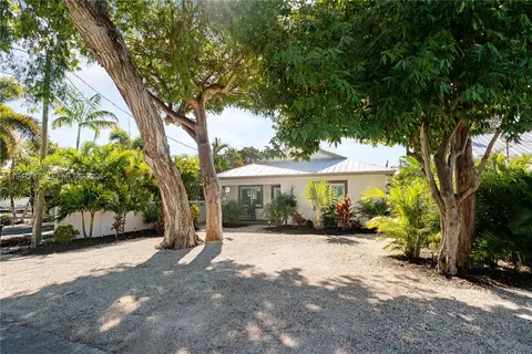 Exterior - 37 Bonefish Ave, Key Largo, FL 33037 photo 3 of 9