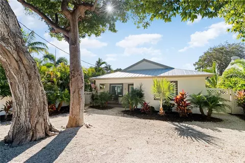 Exterior - 37 Bonefish Ave, Key Largo, FL 33037 photo 4 of 9