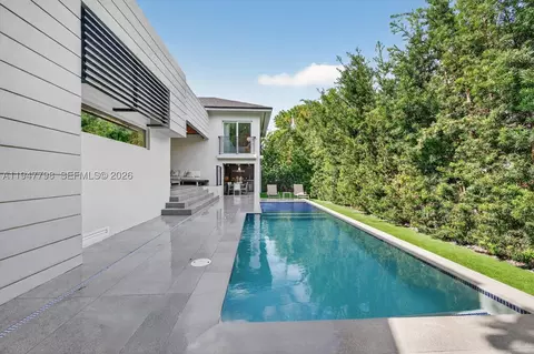 315 Palmwood Ln, Key Biscayne, FL 33149